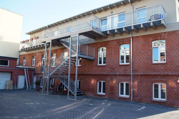 Hinterhof Objekt mit einer Stahltreppe